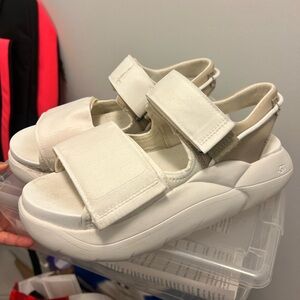 UGG La Cloud Strap White Platform Sandals